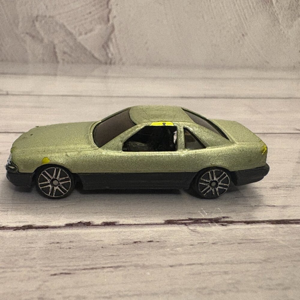 Yatming Road Tough Mercedes-Benz Sedan Diecast Toy Car #812 1:64 (SKU: 321TO)